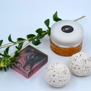 Gift set of 1 soap, 1 body scrub and 2 bath fizzies